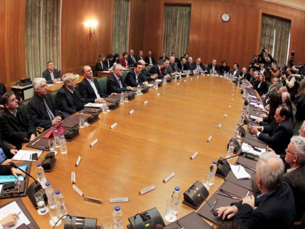 Φουλ επίθεση της ΝΔ στην κυβέρνηση. Ολομέτωπα πυρά από Καράμπελα και Κουτσούμπα (video)