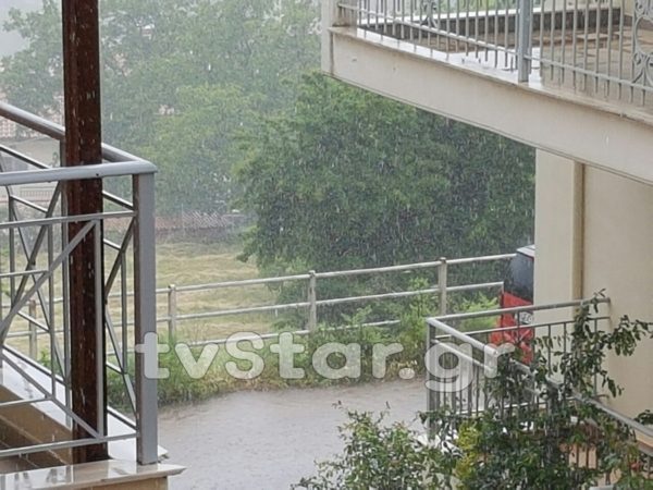 Καρπενήσι τώρα: Χαλάζι και ισχυρές βροχές (video)