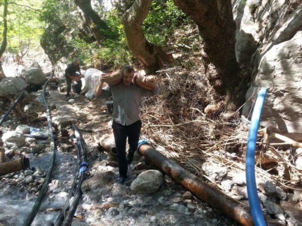 Σε ρόλο εργάτη ο Α.Γκλέτσος (φωτο)