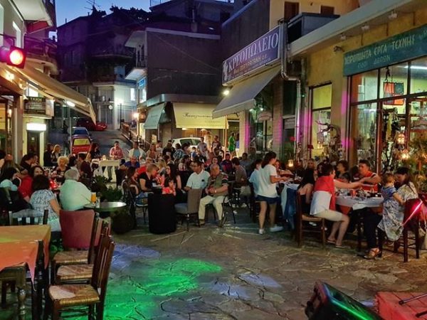 Street party στην Κοσμά Αιτωλού στο Καρπενήσι (video)