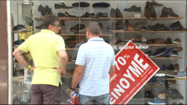 Χαλκίδα: Οι εκπτώσεις ξεκίνησαν, οι καταναλωτές … όχι ακόμα (Video)