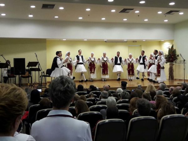 Η Λαμία “αγκάλιασε” τα δυο αδελφάκια που δίνουν μάχη για τη ζωή τους στο εξωτερικό (video)