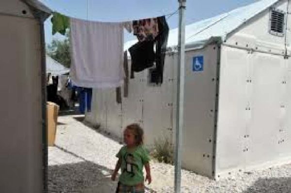Χίος: Συνελήφθη 31χρονος που ανήρτησε βίντεο όπου φαίνεται να κακοποιεί τρίχρονο αγόρι στον καταυλισμό της Σούδας. Ερευνάται σχέση του δράστη με τον ISIS