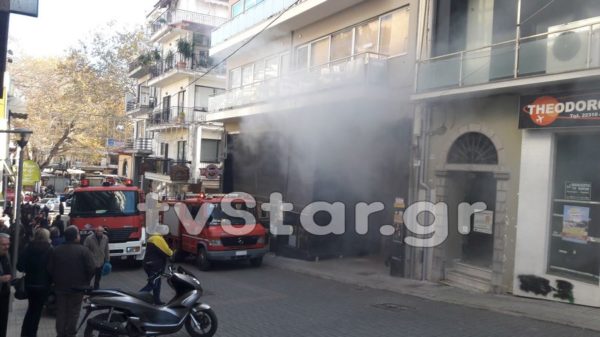 Συναγερμός για φωτιά σε κατάστημα στο κέντρο της Λαμίας. (φώτο και video)