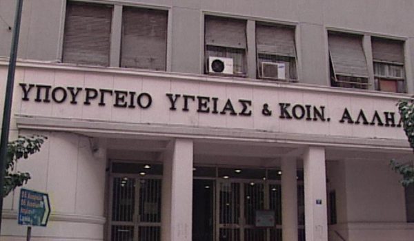 Έξαλλος ο Tσιτσάνης στο Υπουργείο Υγείας για τα Άγραφα (video)