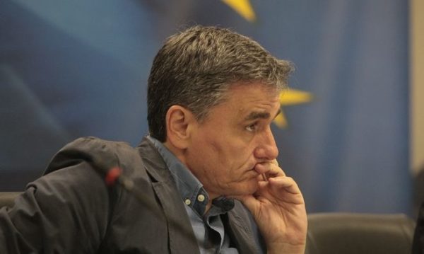 Διαψεύδει ο Τσακαλώτος ότι παραδέχθηκε επικοινωνιακό λάθος με το επίδομα
