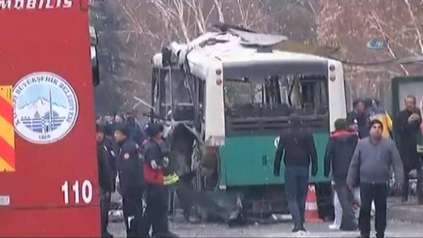 Τουρκία: Έκρηξη σε λεωφορείο έξω από πανεπιστήμιο – 9 νεκροί μέχρι στιγμής