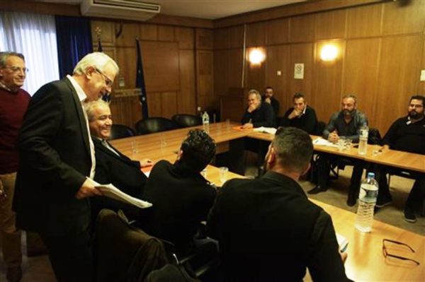 Ανυποχώρητοι αγρότες στη συνάντηση με Αποστόλου