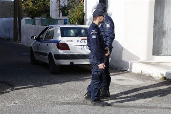 Βρέθηκε γιάφκα με όπλα στον Αλιμο
