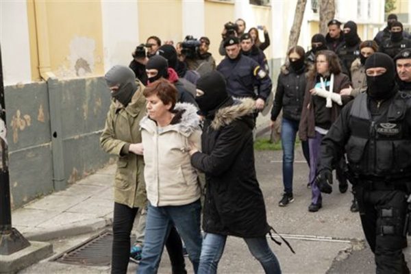 «Πράσινο φως» από κοινωνική λειτουργό για να πάει το παιδί της Ρούπα με τη γιαγιά και τη θεία του
