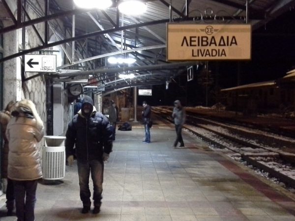 Ταλαιπωρία στον Σ.Σ. Λιβαδειάς. Αναμονή για δεκάδες επιβάτες στο ψύχος (video)