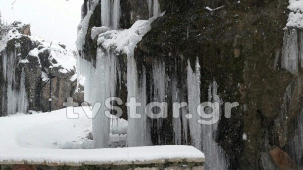 Φθιώτιδα: Πάγωσε ο Γοργοπόταμος (φωτογραφίες)