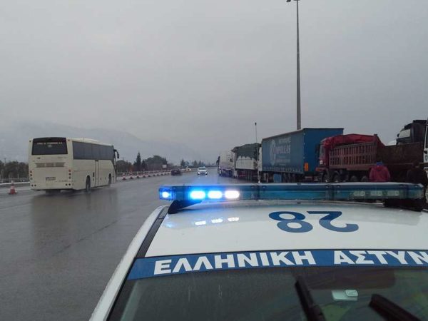 6η ημέρα με χιόνια. Προβλήματα στα όρια των νομών Βοιωτίας και Φθιώτιδας (video-photo)