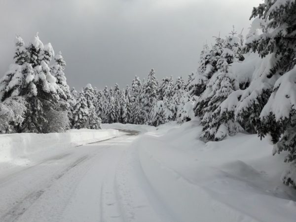 Πάνω από 1,5 μέτρο το χιόνι στη διαδρομή για Κρίκελο Ευρυτανίας (video)