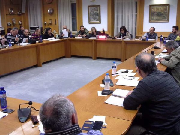 Ομόφωνα η διατήρηση των εδρών ταξί στον Καλλικρατικό δήμο Λεβαδέων. Ένταση και στη νέα συνεδρίαση του ΔΣ Λεβαδέων (video)