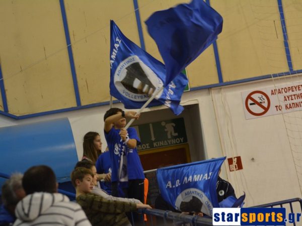 Ποιοί πολιτικοί έκαναν εξέδρα..στο volley;