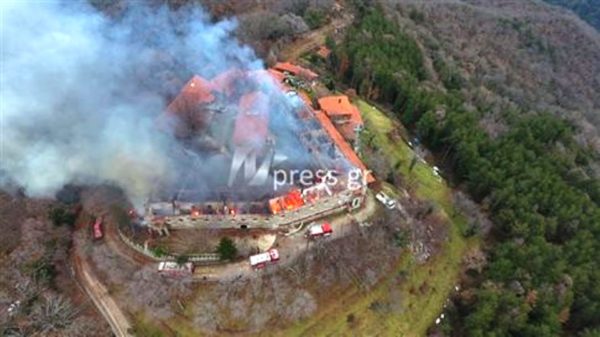 Πυρκαγιά σε ιστορικό μοναστήρι στη Ναύπακτο