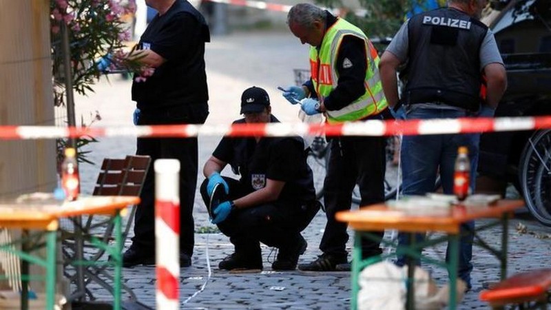 sok sti germania pateras brike ston kipo 6 paidia nekra