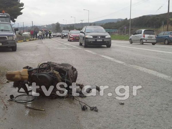 Τραυματίες σε μετωπική σύγκρουση απορριμματοφόρου με επιβατικό (video-photo)