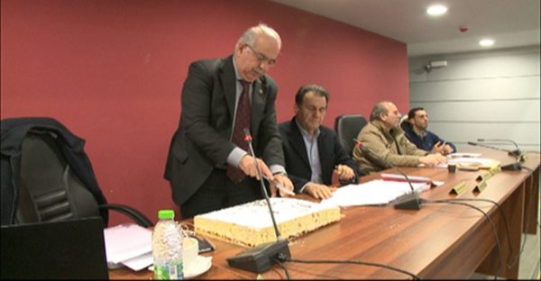 Κοπή βασιλόπιτας με πολλές ευχές. Δεν έλειψαν και οι εντάσεις (video)