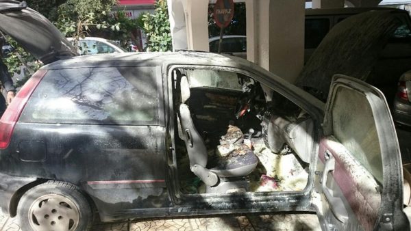 Παρανάλωμα έγινε ιχ σε πυλωτή πολυκατοικίας (video)