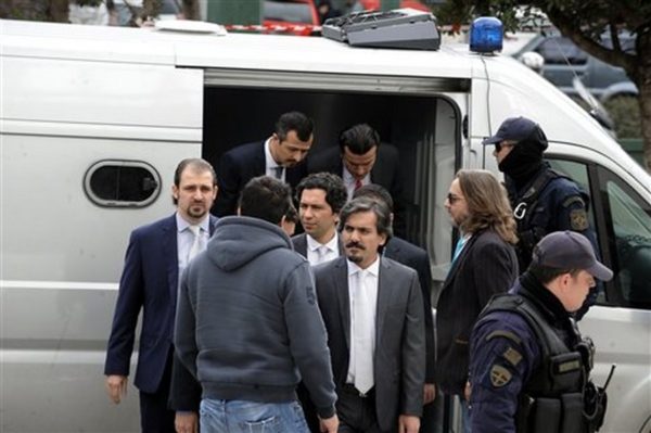 Νόμιμη η παράταση της κράτησης των οκτώ τούρκων αξιωματικών