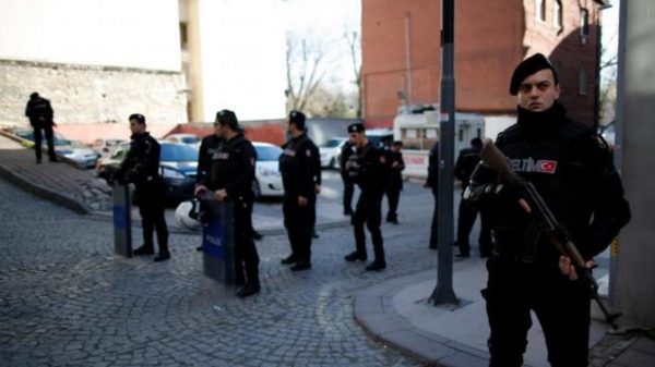 Ένοπλος κρατά ομήρους σε νοσοκομείο στην Κωνσταντινούπολη