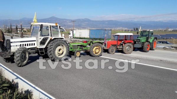 Άνοιξε η εθνική οδός. Την έκλεισαν για δύο ώρες στην Ανθήλη (φωτογραφίες και video))