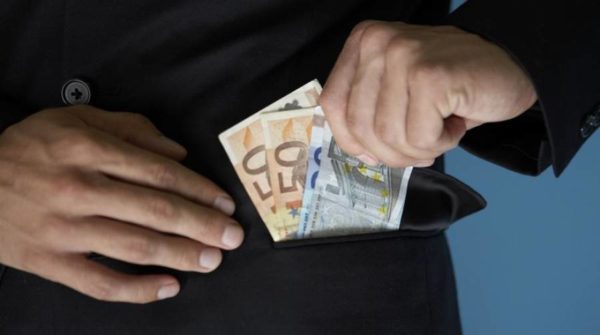 Φθιώτιδα: Εκατοντάδες τα τηλεφωνήματα των απατεώνων. Πήραν 26.000 Ευρώ. Δείτε τι σκαρφίζονται.(video)
