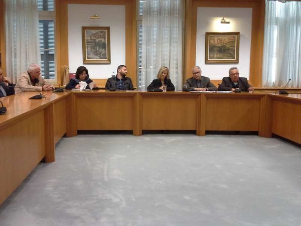 Ολοκλήρωσε την επίσκεψή του στη Βοιωτία ο υφυπουργός μεταναστευτικής πολιτικής. Τι απάντησε στον Κυριάκο Μητσοτάκη (video-photo)