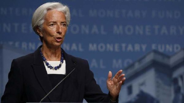 ΔΝΤ: Μη βιώσιμο το χρέος, μείωση συντάξεων & αφορολόγητου