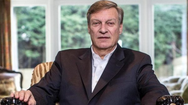 Επανέρχεται ο “πρέσβης” του Τραμπ στα σενάρια για Grexit