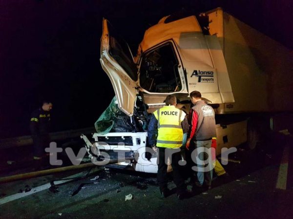Φωτογραφίες και  νέο video από τη σφοδρή σύγκρουση των δύο φορτηγών στην εθνική οδό