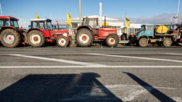 Αγροτικά μπλόκα: Κλείνουν τελωνείο στα ελληνοαλβανικά σύνορα