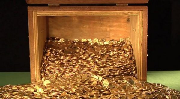 Πάνω από 3.000 χρυσές λίρες και 400 χιλ.ευρώ μετρητά βρέθηκαν στη Χαλκίδα