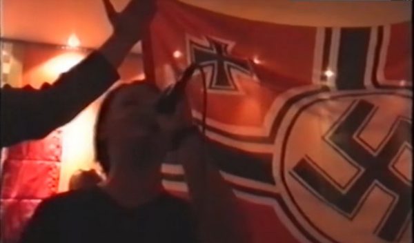 Βίντεο-σοκ με χρυσαυγίτες, σβάστικες και ύμνους στον Χίτλερ