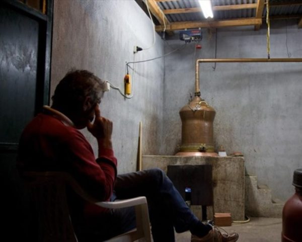 Στο ευρωπαϊκό Δικαστήριο η Ελλάδα για τον φόρο σε τσίπουρο – τσικουδιά