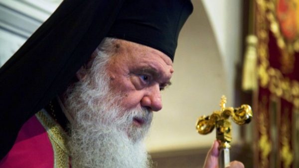 «Δεν πουλιούνται τα πάντα», τόνισε ο αρχιεπίσκοπος Ιερώνυμος σχετικά με την παραχώρηση του Παρθενώνα για επίδειξη μόδας