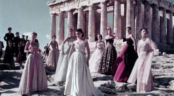 Κι όμως ο Dior έχει κάνει επίδειξη μόδας στην Ακρόπολη