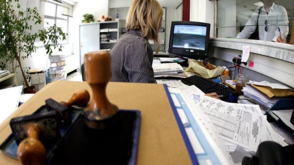 Εγκύκλιοι-σοκ:Μειώσεις έως και 30% στις νέες συντάξεις του Δημοσίου