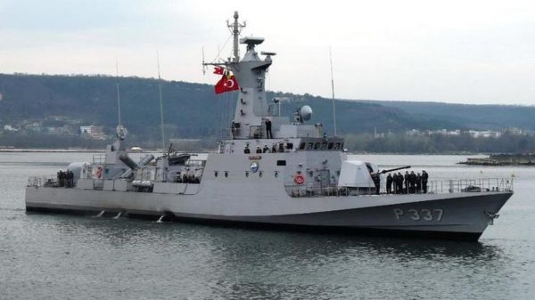 Tουρκικό πολεμικό πλοίο κάνει βολές στο Φαρμακονήσι