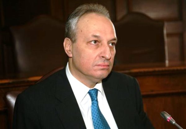 Πέθανε ξαφνικά ο Βαγγέλης Μπασιάκος. Σοκ στον πολιτικό κόσμο
