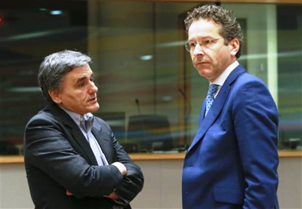 Eurogroup: Επιστρέφουν οι θεσμοί, αποδέχθηκε -υπό όρους- η Αθήνα τα μέτρα