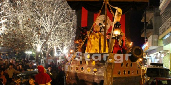 Νυχτερινή παρέλαση αρμάτων στον Ορχομενό (video-photo)