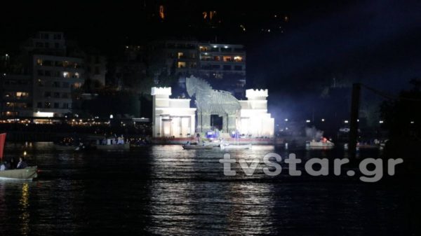 Το Χρονικό της Τροίας ξαναζωντάνεψε στα νερά του Ευβοϊκού (φωτογραφίες και video))