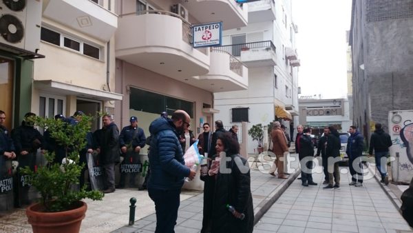 Παρουσία των ΜΑΤ ο πρώτος ηλεκτρονικός πλειστηριασμός στη Χαλκίδα