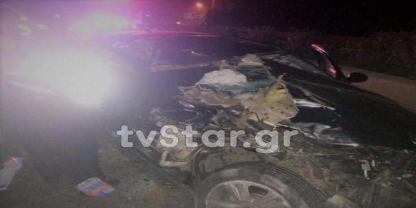 Ι.Χ. καρφώθηκε σε νταλίκα στο Μαρτίνο. Νεκρός ο οδηγός. Σμπαράλια το αυτοκίνητο (φωτογραφίες)