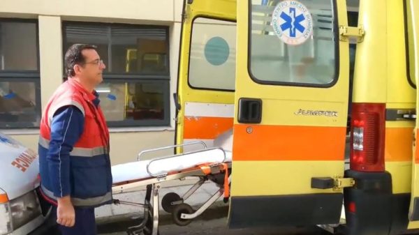 Κοπέλα έπεσε από μπαλκόνι, την πτώση της ανέκοψε τέντα