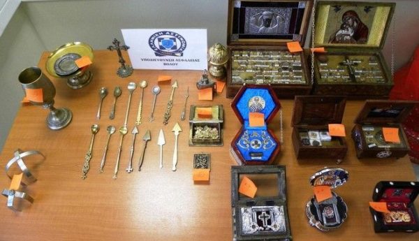 Συνελήφθη 33χρονος που έκρυβε στην αποθήκη του λείψανα Αγίων και ιερά κειμήλια