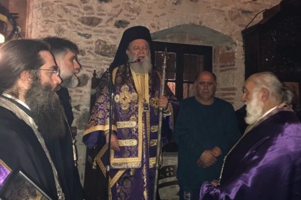 Προηγιασμένη απο τον Μητροπολίτη Χαλκίδος στην Ι.Μ. Παναγίας Περίβλεπτου